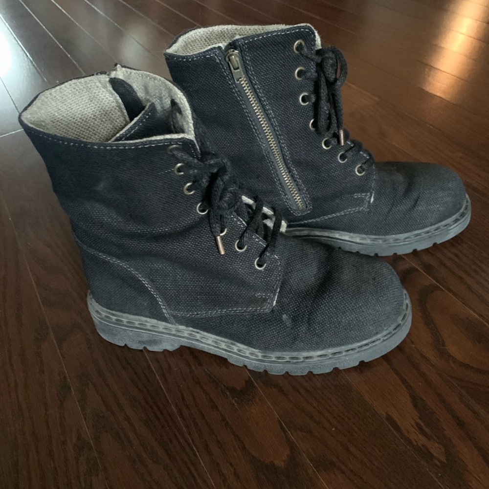 RAWGANIQUE hemp boots with zipper and lace up, in black